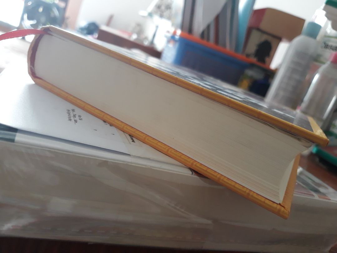 Sách đẹp, có chục trang đầu bị gập và quăn ở bìa sách nhưng không có vấn đề gì, chữ in rõ ràng sạch đẹp rõ nét. Thanks shop ạ ???