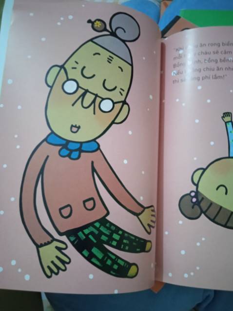 Sách như hình nhưng mà sop giao thiếu cho mk 1 cuốn, nhắn hỏi thì sop đã gửi lại cho mình kèm đơn sau ròi nha