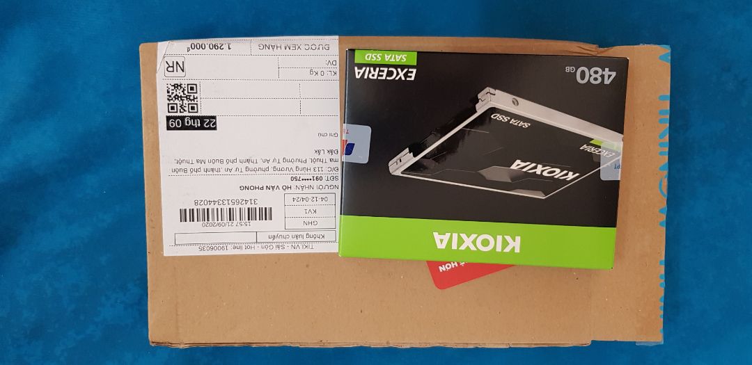 Giao hàng chậm 1 ngày so với dự kiến . Đóng gói cẩn thận . Ổ cứng Ssd nhẹ , lắp vào chạy tốt . Hài lòng . Độ bền còn phải đợi thời gian trả lời. Bình chọn 5*. Giao hàng chậm 1 ngày so với dự kiến . Đóng gói cẩn thận . Ổ cứng Ssd nhẹ , lắp vào chạy tốt . Hài lòng . Độ bền còn phải đợi thời gian trả lời. Bình chọn 5*.