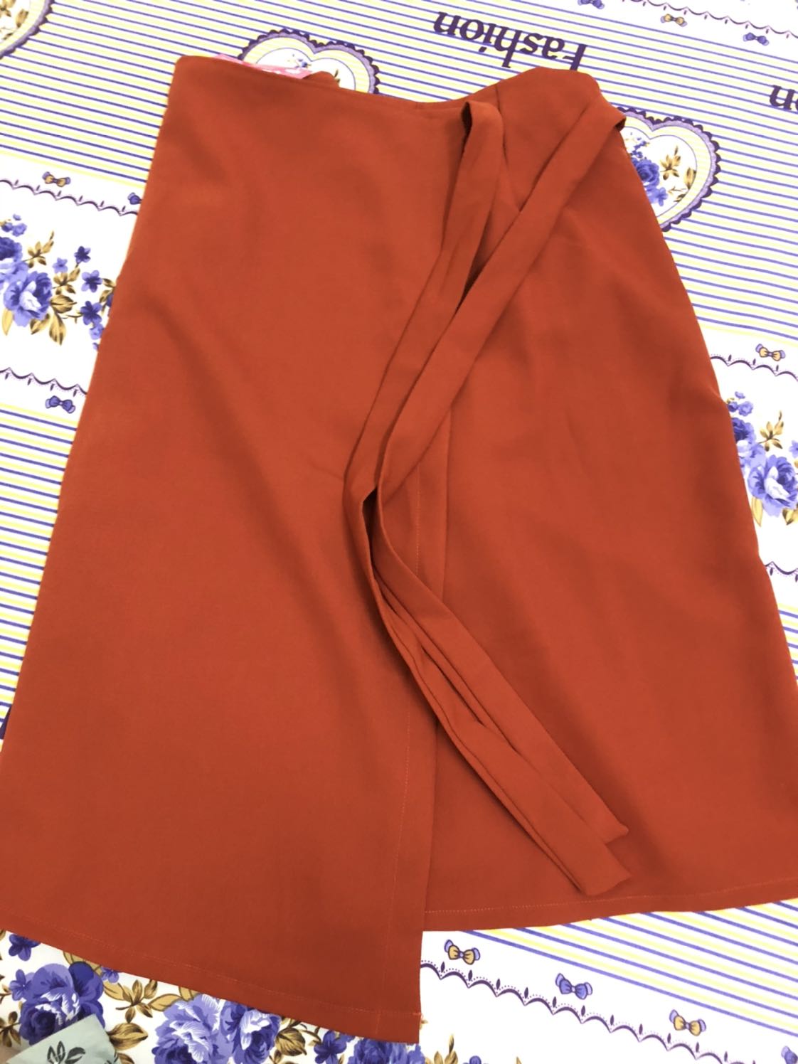 Cũng ổn. Màu cam này là cam đất nha