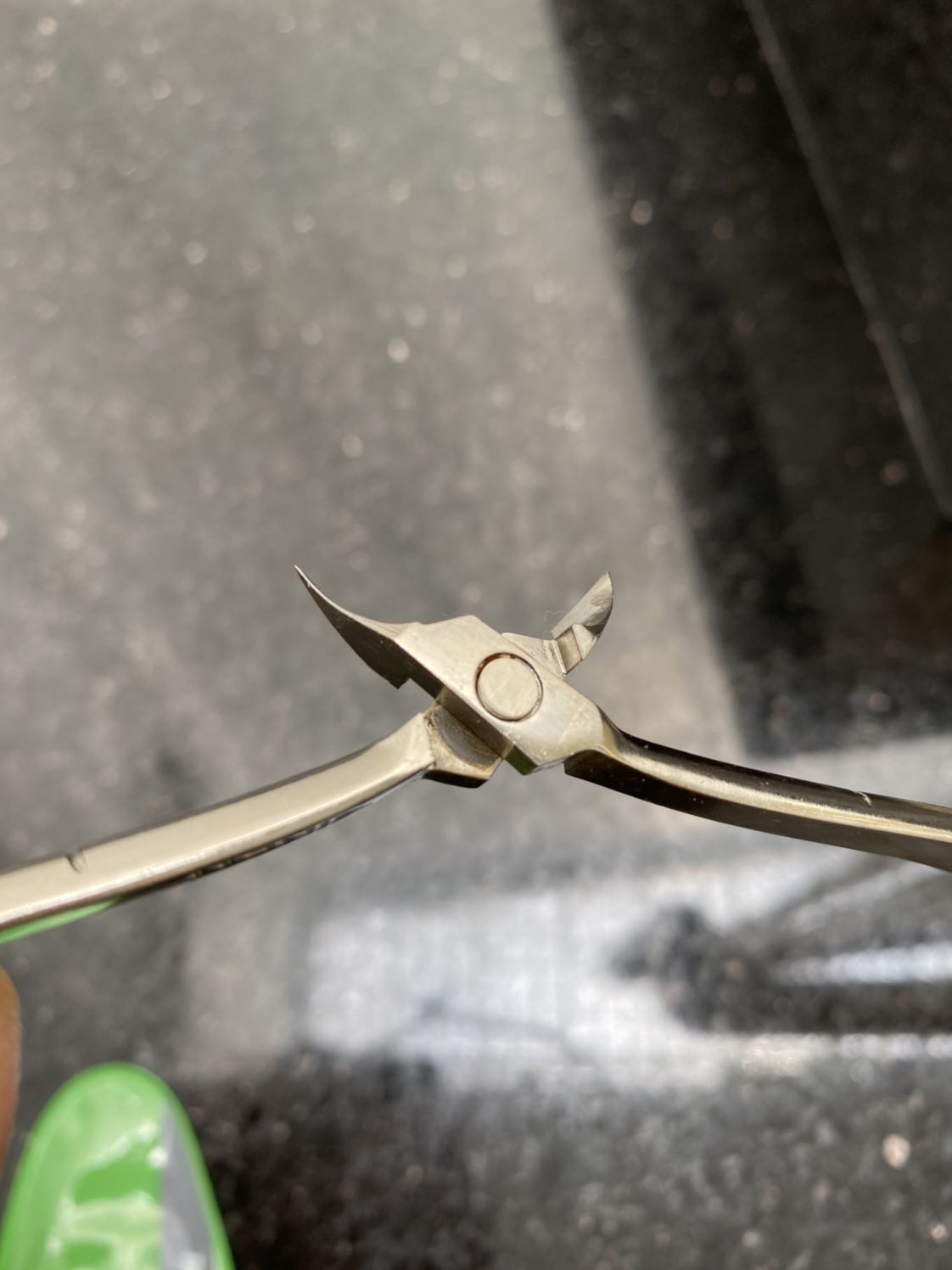 Tiki gửi mình kềm bị rỉ sét ,bấm rất nặng tay, rít cán ,sản phẩm ko như mong đợi, giao hàng kềm ko nằm trong túi kềm nghĩa mà rơi ra ngoài hộp