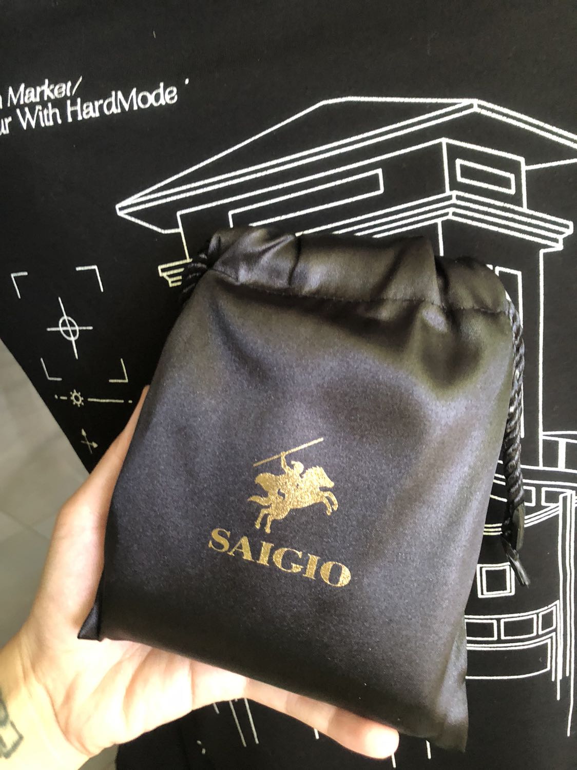 Ví đẹp, đóng gói chắc chắn. Làm quà tặng cho người thân là tuyệt vời 😚