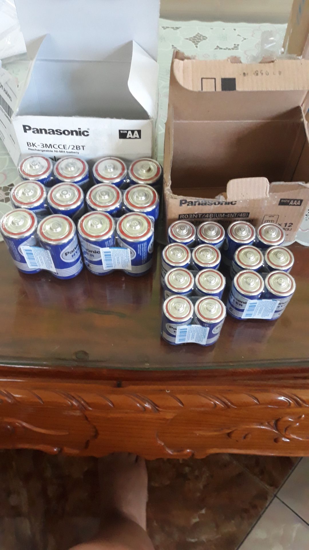 Mình mua 2 vỉ ( 1 vỉ gồm 6 cặp) mà giao được 1 vỉ hàng đúng, 1 vỉ giao sai hàng ( loại nhỏ hơn). Vui lòng đổi lại phần hàng giao sai càng sớm càng tốt. chưa kể hàng giao cả tuần mới có, quá lâu so với hàng khác tôi mua