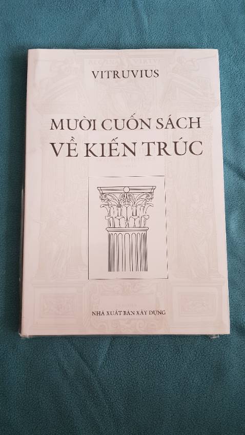 Nhà sách đóng gói cẩn thận, giao đúng hẹn . Sách mới tinh, nguyên vẹn . Anh nhân viên giao sách rất nhiệt tình .