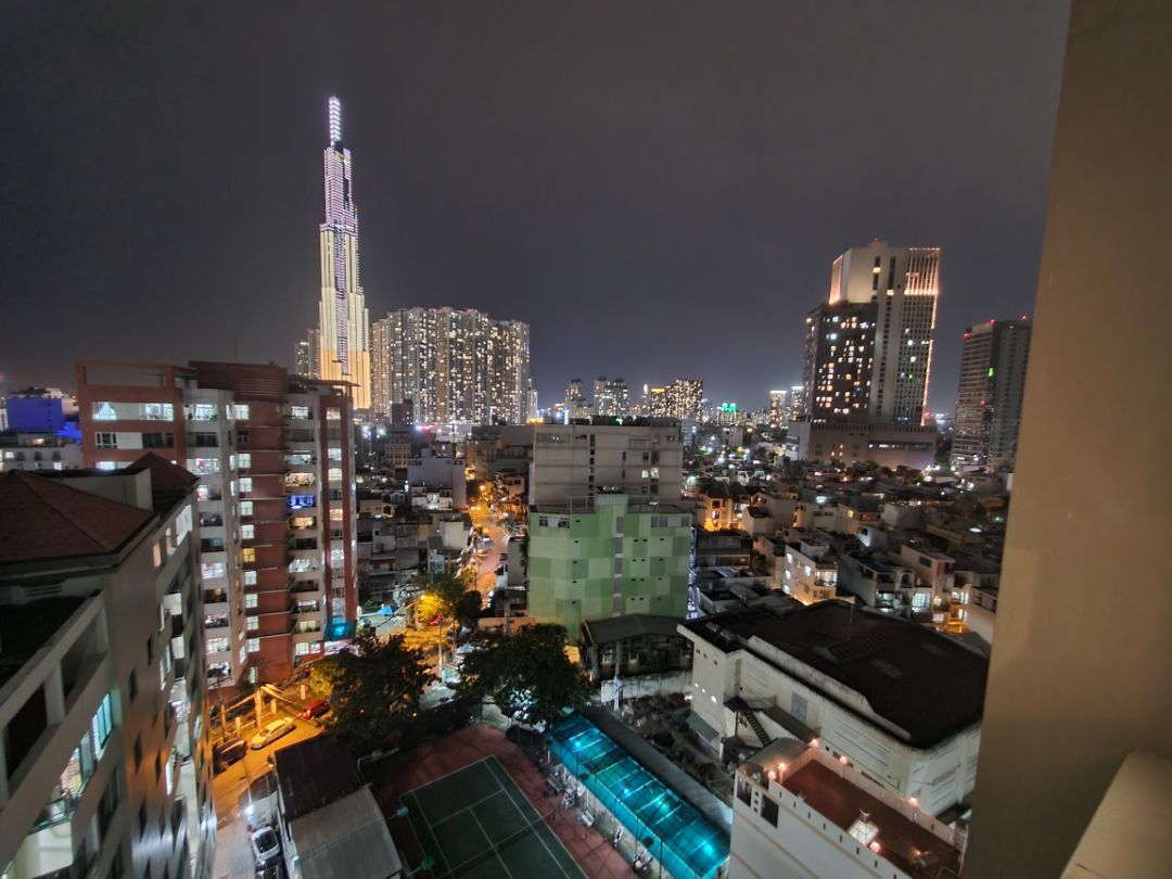 xài cũng ok, bạn nào dùng máy bàn cần cẩn thận tí xíu do usb vỏ kim loại, nếu thùng máy bạn bị rò điện ở đâu đó thì sẽ bị điện giật nhẹ nhé huhu. Mình toàn phải dùng khăn giấy quấn quanh :(