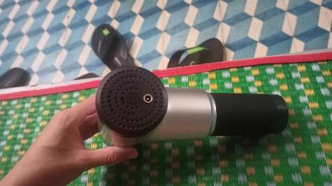 Máy mình thấy khá êm ái, tuy nhiên bật chế độ càng lớn rung chấn càng mạnh nên đó là điều ko thể tránh khỏi, thêm 1 điểm nữa là chỉ bấm 1 nút duy nhất để tắt, điều đó khá bất tiện, còn lại thì tuyệt