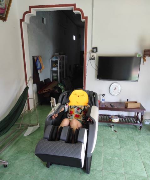 Đã nhận ghế, giao hàng nhanh, đóng gói cẩn thận, chắc chắn, không cấn móp, trầy xước. Shop tự giao hàng nên được lắp ráp, hướng dẫn sử dụng chi tiết,
Ghế mát xa khá hiệu quả, nằm thích, tương đối nhiều chế độ. Giá hợp lí, chất lượng ok. Đáng 5 sao