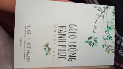 JNT có shipper số đuôi 199 không khiến mình hài lòng. Khi xảy ra vấn đề với khách hàng, thay vì giải quyết vấn đề thì block cat khách hàng:) 
Sách hay, nhưng cuốn này không có bookcare nên hơi bụi, nhưng không dơ