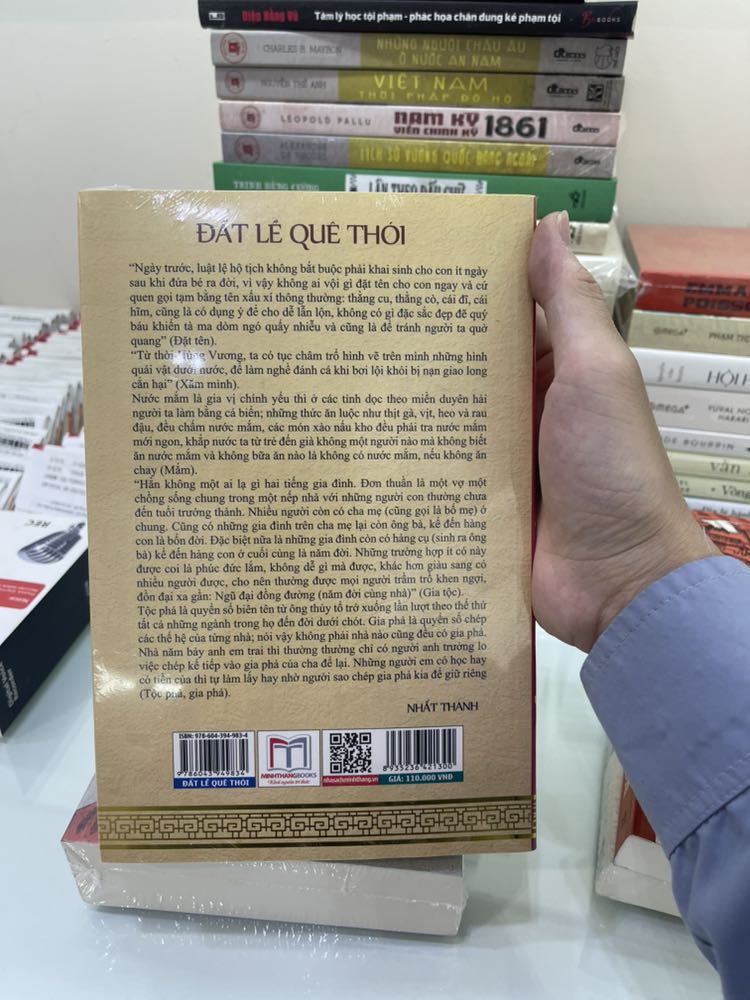 Sách còn nguueen seal . Rất hài lòng . Giao hàng  rất nhanh