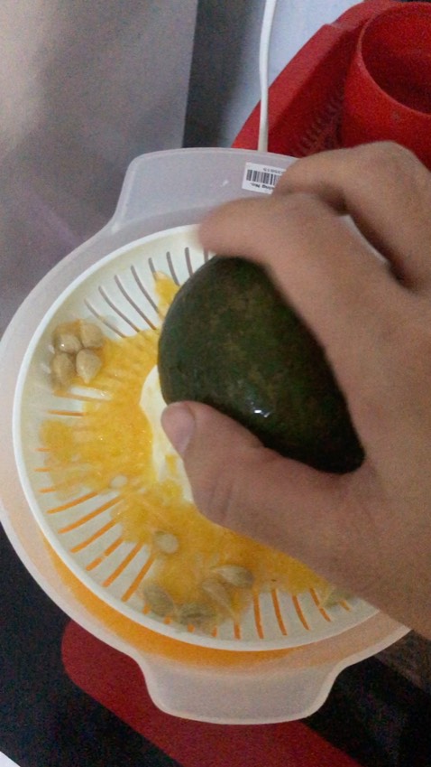 Lúc đầu thấy giá qá rẻ so với ngoiaf và 1 số shop khác trên tiki cũng hơi lăn tăn hog biết chất lượng sao… nhưg mua rồi mới thấy ổn, máy vắt kiệt, chạy êm, nhẹ nhàng!
Vừa ý nhen!!