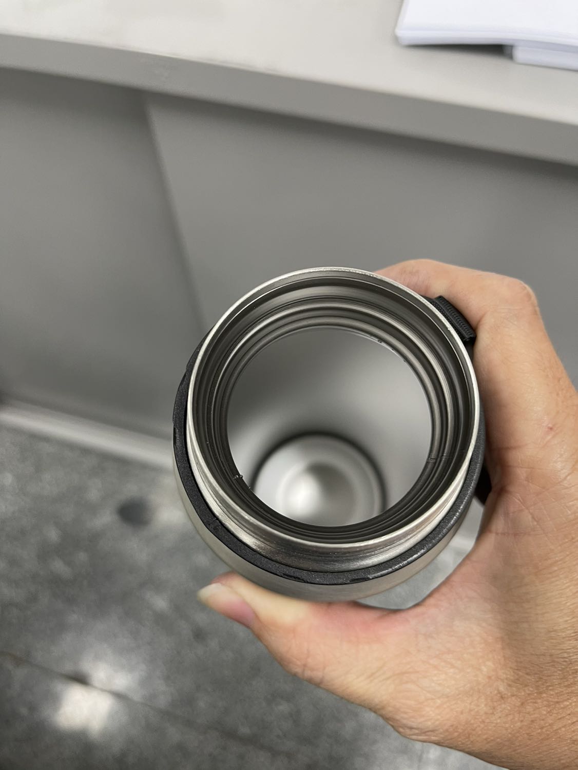 Tiện lợi, đẹp mắt, giao hàng nhanh chóng trong 2h có luôn, ưng ý đặt thêm 1 bình nữa nhưng bình thứ 2 bi trầy xước nhẹ. Ai phu trách chất lượng nhớ kiểm tra rồi giao khách.