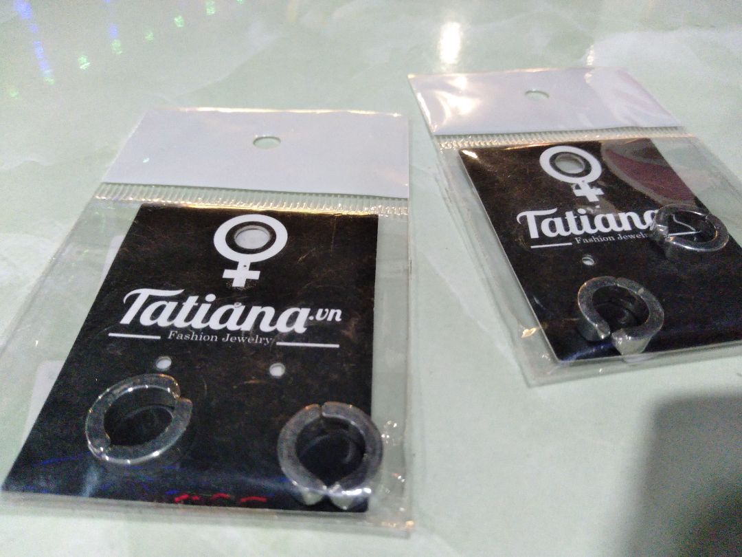 đẹp, ko rỉ, dễ đeo, ko cần bấm lỗ tai ?