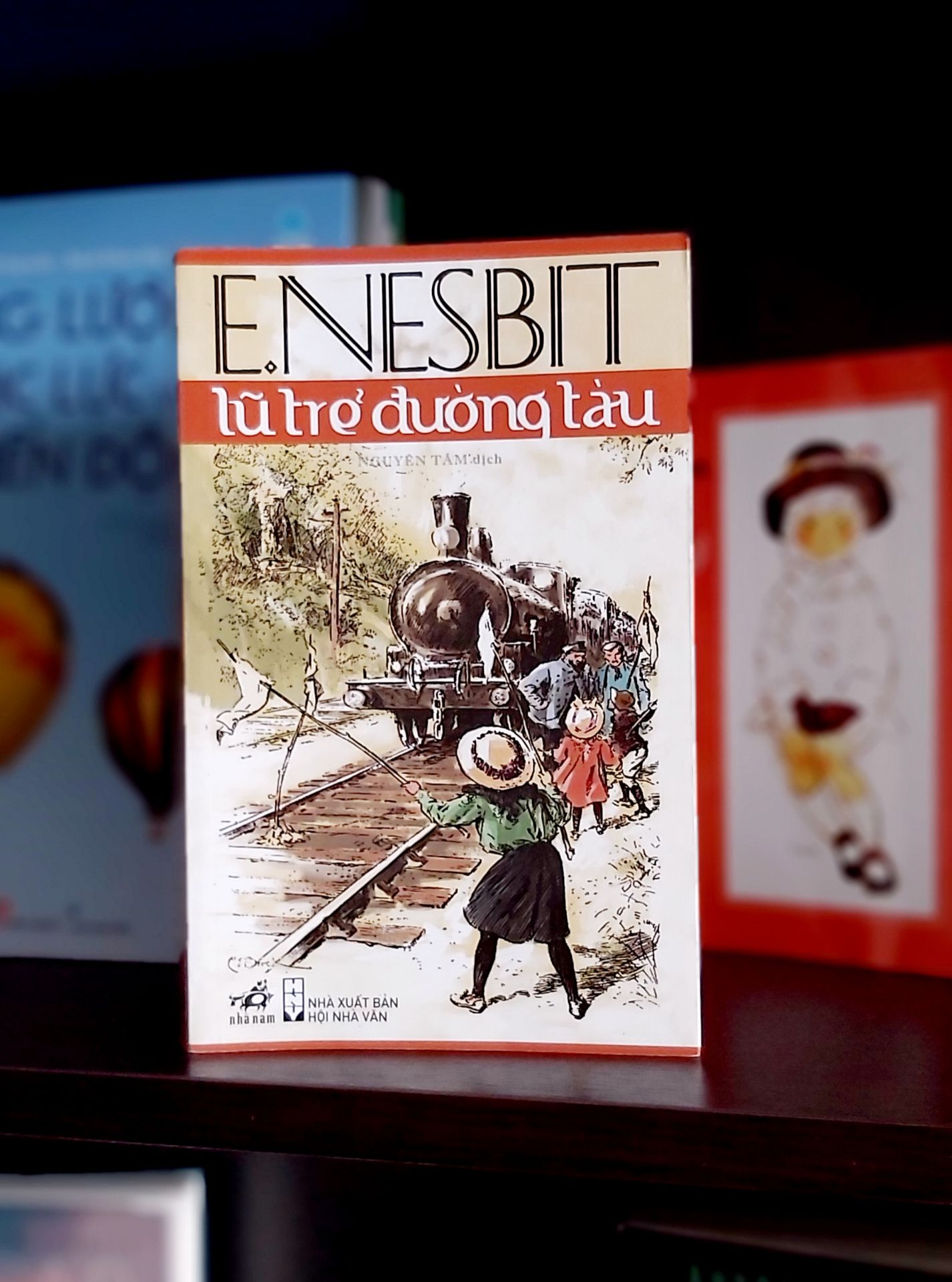 Nội dung sách hay. Những trò nghịch ngợm, những nỗi buồn những niềm vui của tuổi thơ được khắc họa trong cuốn sách. Bạn nhỏ lớp 5 nhà mình rất thích. Sách chắc in lâu nên hình thức hơi cũ. 
Dịch vị Tiki thân thiện. Giao hàng nhanh, sách được đóng hộp cẩn thận.