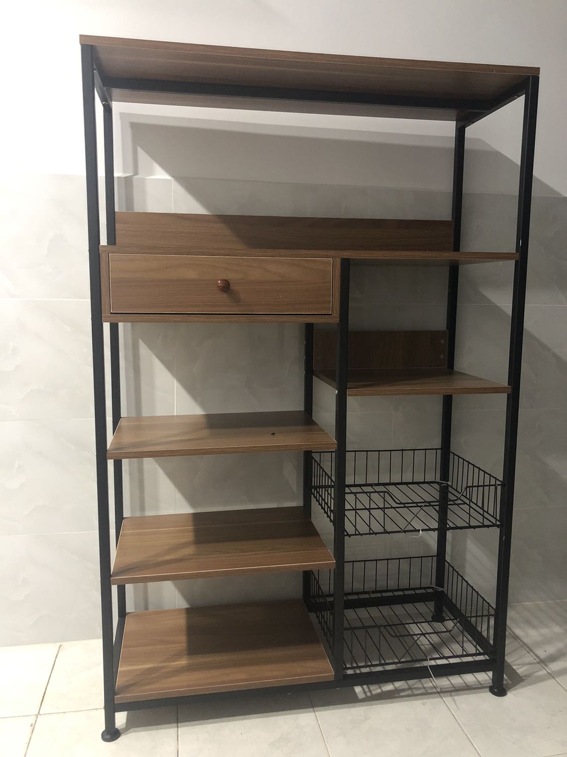 Giao hàng nhanh chóng, sản phẩm đẹp như giới thiệu. Đặc biệt, nhân viên giao hàng rất nhiệt tình hỗ trợ lắp ráp nên mình có thể sử dụng ngay.