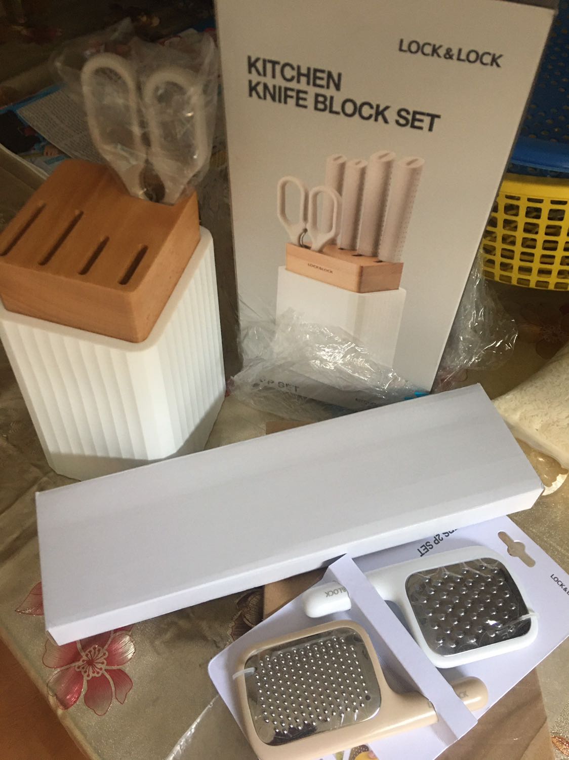 Rất hài lòng với sp. giá tốt. Mong Tiki có nhiều chtrinh freeship và giảm giá cho khách hàng hơn. Tuy nhiên, nên đóng vô hộp carton giao chứ để trần truồng móp hộp ko đem tặng được.