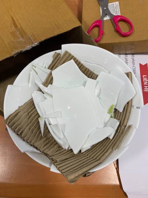 đặt có 3 cái tô giao bể 2 cái, shop gói hàng ko cẩn thận đồ dễ vỡ mà gói ko ký chút nào, đề nghị Tiki đổi đơn khác