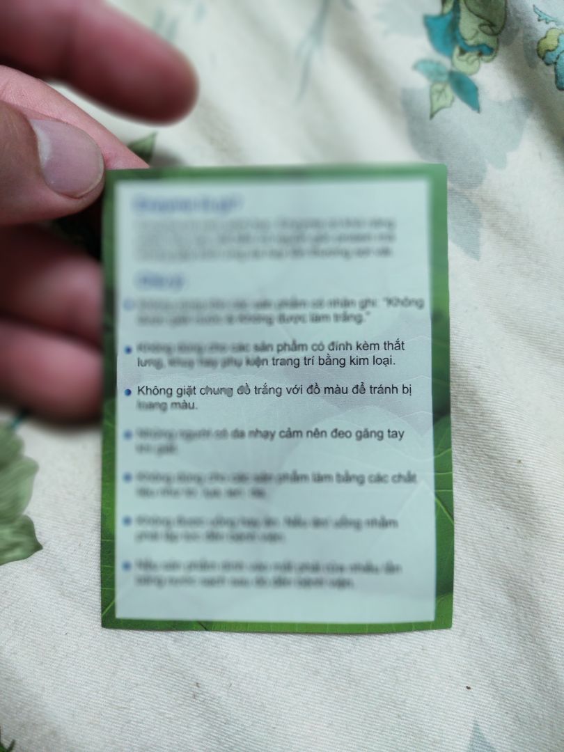 Đóng gói cẩu thả về là sút sổ hết. Làm theo hướng dẫn nhưng tẩy quần áo thấy không hiệu quả. Mua hơi nhiều, giờ không biết phải làm gì. Cho shop 1* và Tiki 1* do Tiki làm ăn trong mùa dịch bê trễ, trong khi các sàn khác giao hàng vẫn đúng hạn như dự kiến. Qua thời điểm giao hàng chờ hơn 1 tháng không giao, hủy và hoàn tiền rất nhiều đơn. Có những đơn tự hủy của khách không rõ nguyên nhân. Khi khiếu nại thì sau 5 ngày không thấy giải quyết. Nói chung rất thiếu trách nhiệm. Sau này không mua hàng trên đây nữa cho khỏi bực.