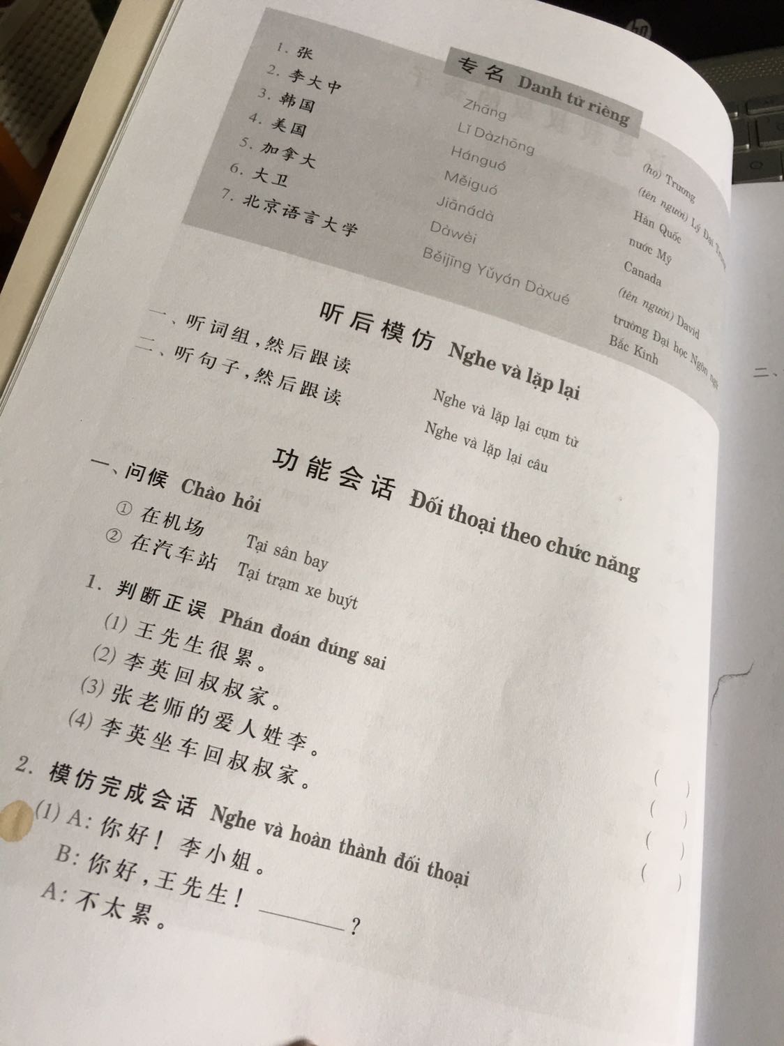 Sách có nội dung hay, dùng luyện kĩ năng nghe ok
