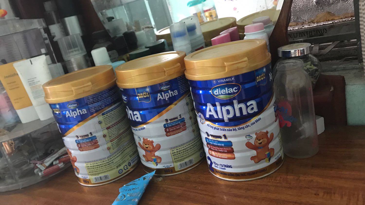 Giao hàng lâu quá ạ. 1 hộp bị móp chưa cho bé uống kb có hợp tác k