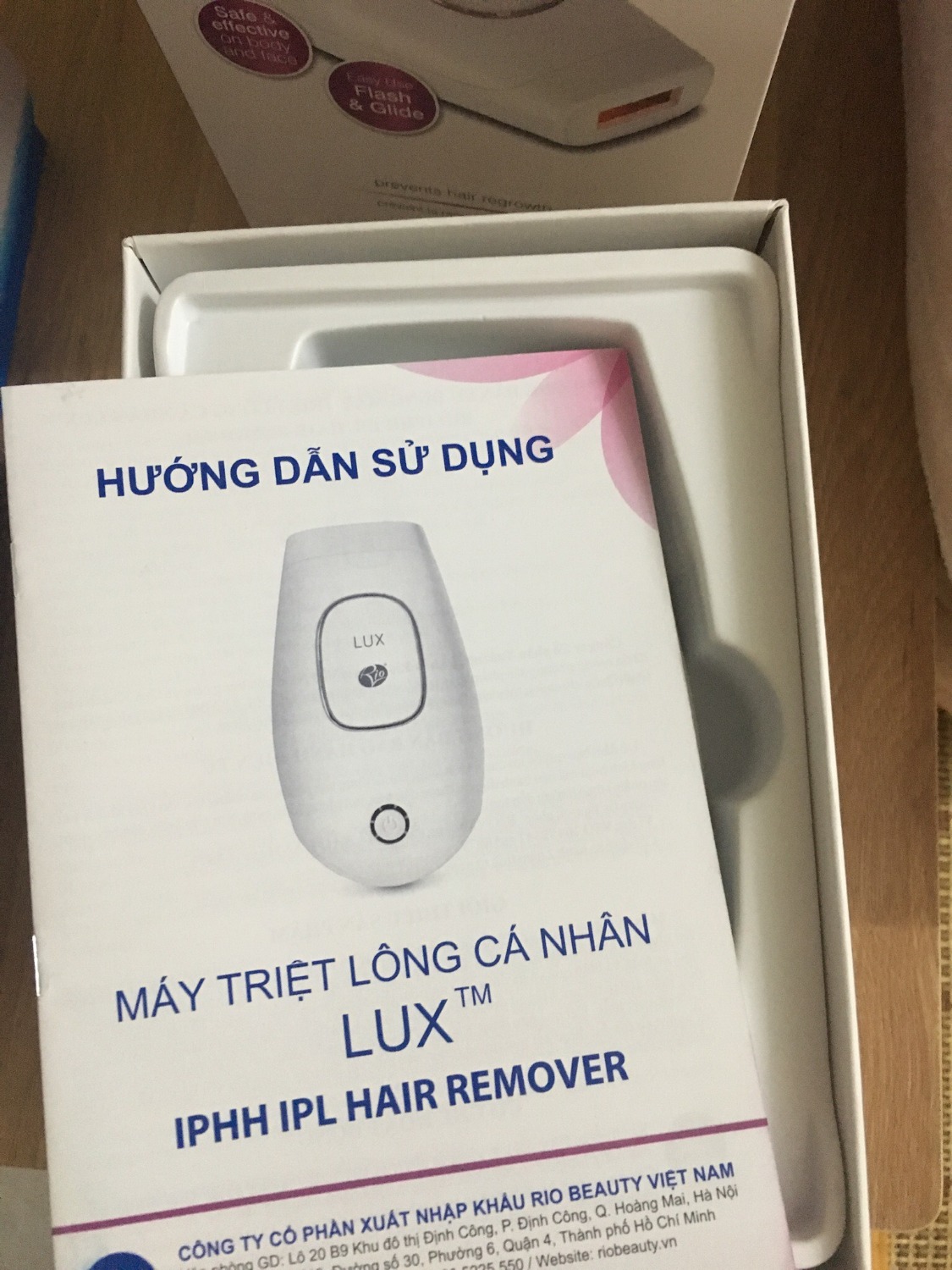 Tiki giao hàng nhanh hơn dự kiến, đóng gói rất cẩn thận. Sản phẩm đẹp, đầy đủ hướng dẫn sử dụng, phụ kiện đi kèm. Bước đầu mình thấy sử dụng rất ổn, về lâu dài thì cần thêm thời gian để đánh giá.