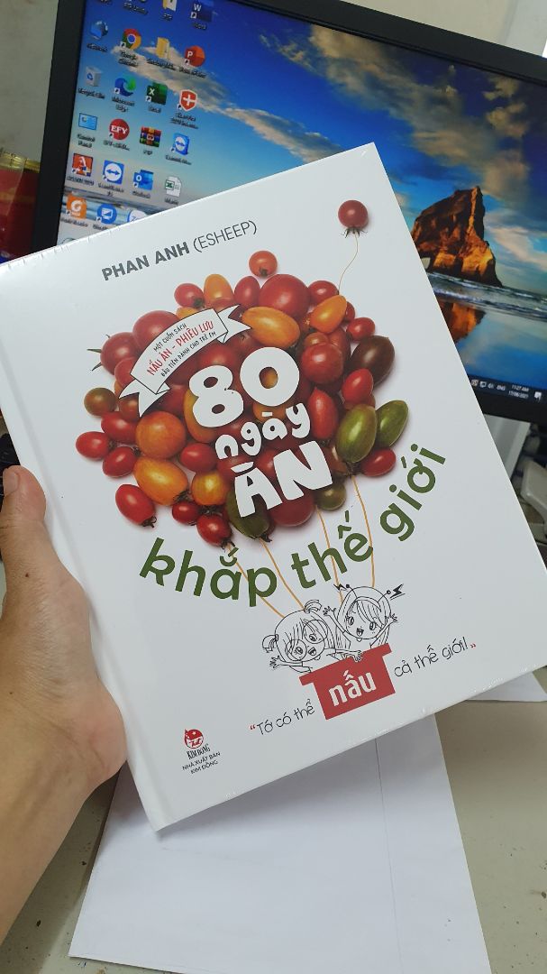 Ai có sách về tay thì khoe đi ạ. Em giành giật mới có  được trước khi sold out. Cảm thấy vô cùng mắn. món quà tuyệt vời cho 2 bạn bé