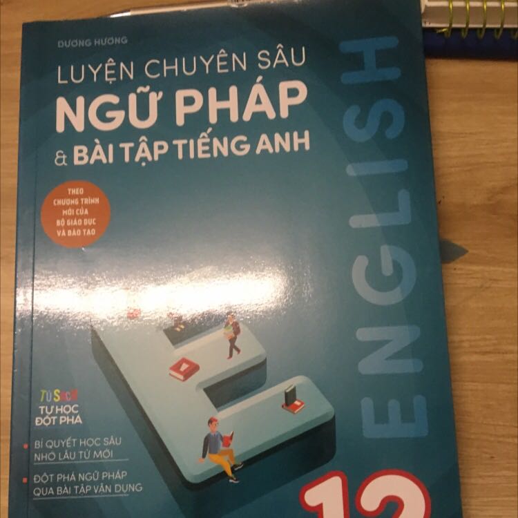 Mk đã mua quyển này đc 1 thời gian sách trình bày khá đẹp mắt từ vựng dễ nhìn để học sát vs sách giáo khoa trên lớp mk thấy rất ổn mn nên mua học nếu mất gốc ngữ pháp 12🥰