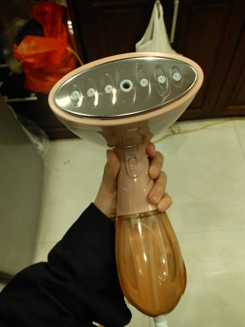 Ủi quần áo rất phẳng ko bị nóng nước cũng không bị rò rỉ nha