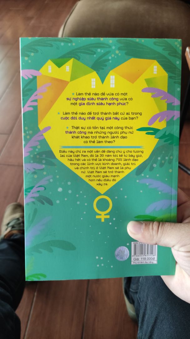 Sách hay nên đọc.
"Tôi không muốn lấy một người phụ nữ quản gia. Tôi muốn lấy một người phụ nữ bình thường để trở thành người phi thường. Tôi đủ đẳng cấp để trợ giúp người bạn đời của mình khai thác tiềm năng để trở thành một nhà lãnh đạo trong gia đình và ngoài xã hội. Tôi sẽ chờ người ấy xuất hiện, hữu duyên nhất định sẽ gặp !