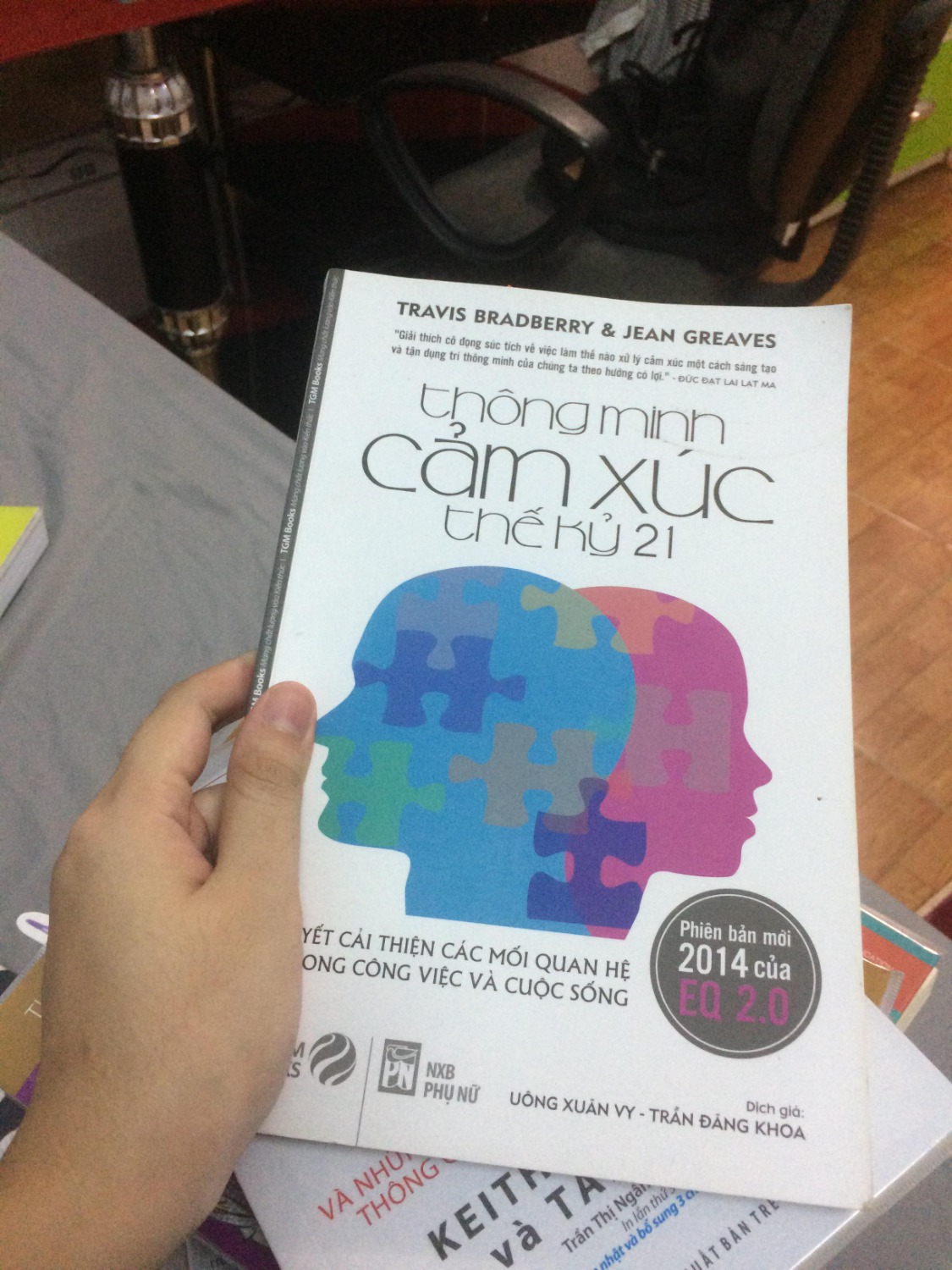 Sách bổ sung các kỹ năng, tham khảo và cách thức rèn luyện trí thông minh cảm xúc, tương đối ổn về nội dung