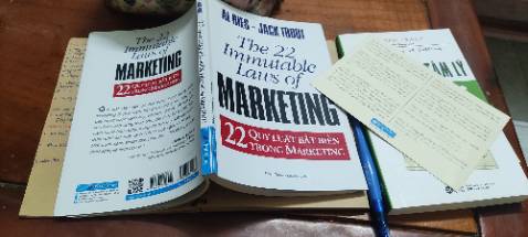 Sách trình bày ngắn gọn, súc tích, có đưa các trường hợp cụ thể cho mỗi luật, thời . Đối vs người ko thuộc lĩnh vực này có thể dễ hiểu. Cảm thấy rất đáng đồng tiền. Mua để trau dồi tự kinh doanh.