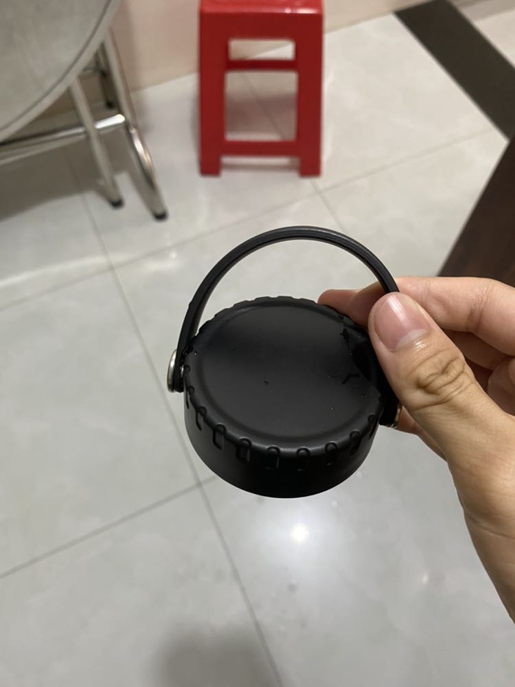 Mình thấy hình dễ vệ sinh, vỏ không trơn, chống trầy trên vỏ tốt
Tóm lại là đáng mua