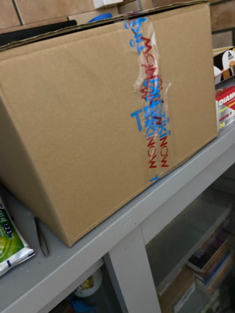 1 ĐƠN HÀNG THỰC SỰ TUYỆT VỜI: Nhân viên vận chuyển cực kỳ lịch sự, chuyên nghiệp và tuyệt vời. Giao hàng nhanh chóng cẩn thận. Thùng hàng nguyên vẹn như mới, bên trong chèn lót rất kỹ lưỡng. Rất mong TIKI BỌC HÀNG & GIAO HÀNG  SÁCH TRUYỆN CŨNG GIỮ GÌN ĐẸP ĐẼ CẨN THẬN NHƯ THẾ NÀY.