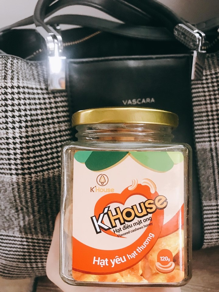 Lần đầu mua ở shop ăn thử,nhận được hàng thì khá hài lòng,đóng gói chắc chắn,hạt điều vị lạ, thơm ngon khác mấy chỗ mình ăn nhưng hơi ít nhỉ ăn dè sẻn mà ngon quá vẫn còn thèm tiếp