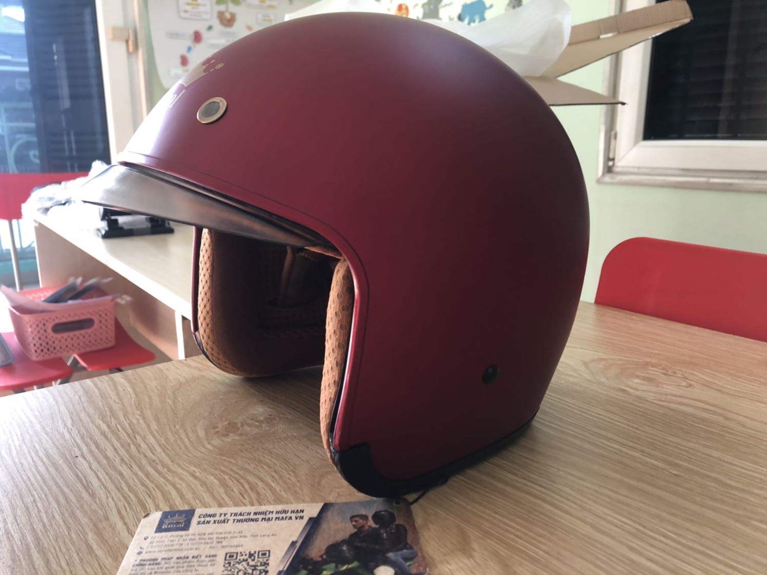 Sản phẩm đẹp, đúng hình ảnh, gói kỹ. Đội thoải mái êm, thông gió, giảm độ ồn nhưng vẫn nghe được âm thanh xung quanh rất tốt. Kính sáng tốt che kín hết đến cằm.