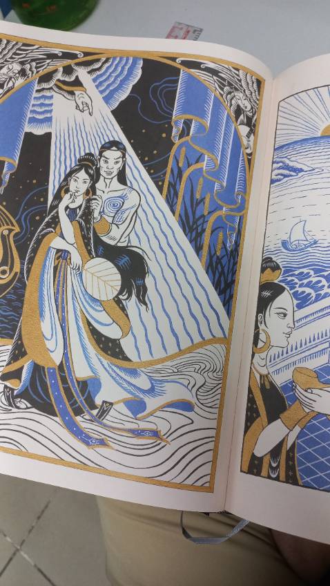 Sách to. Giấy cứng, dày. Những câu chuyện đậm tính huyền sử, thần thoại Việt. Nét vẽ minh họa mộc mạc, độc đáo. Sách có giá trị tìm hiểu văn hóa và sưu tầm.