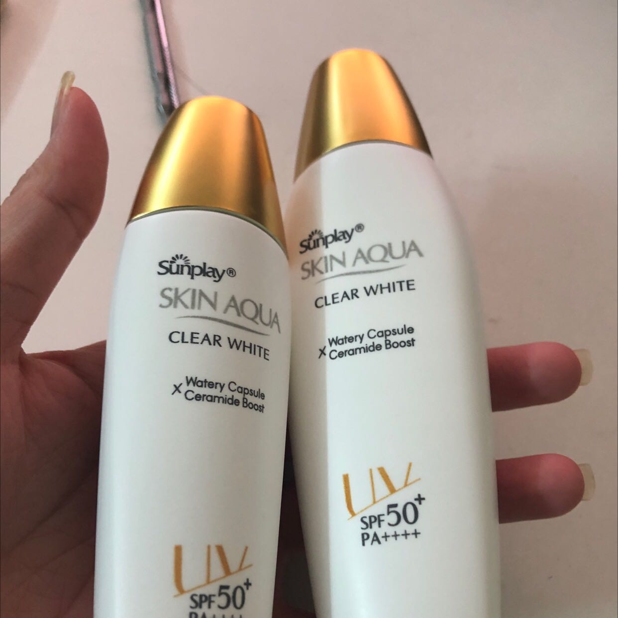 Trước mình mua dùng thử dòng 25g thấy nhẹ mặt ráo nhanh quyết định mua loại 55g luôn , da mình chỉ dùng Bha và vtm c thì dùng loại này ok ai mà dùng retinol hay tre thì dùng loại khác nha , sau khi ráo sẽ để lại 1 lớp như phấn rất mịn mặt luôn á , ncl với giá 124k như này là rẻ so với dòng khác rồi á