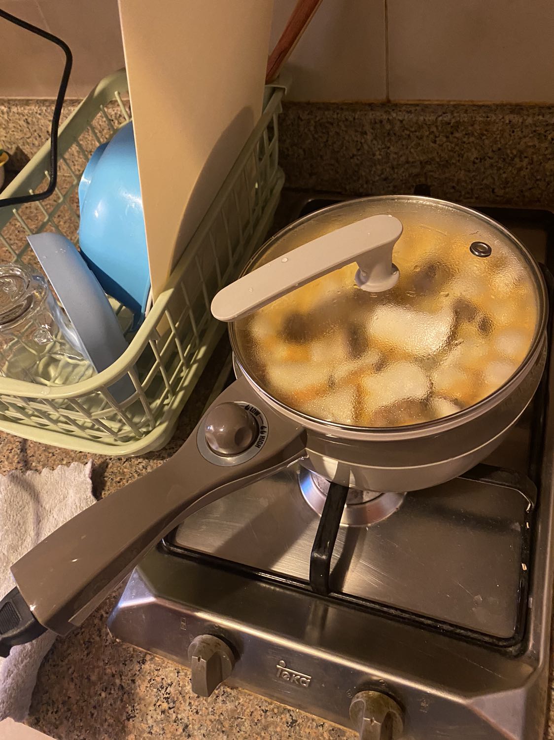 Bé bé xinh xinh vừa đủ dùng. Nóng nhanh, sôi nhanh, gọn và nhẹ. Độ bền thì mình sẽ cập nhật sau nha. Ngày đầu nhận hàng là khá ưng hehe. Nồi nhỏ xíu, phù hợp vs cuộc sống độc thân nha các bác 🤣🤣🤣🤣