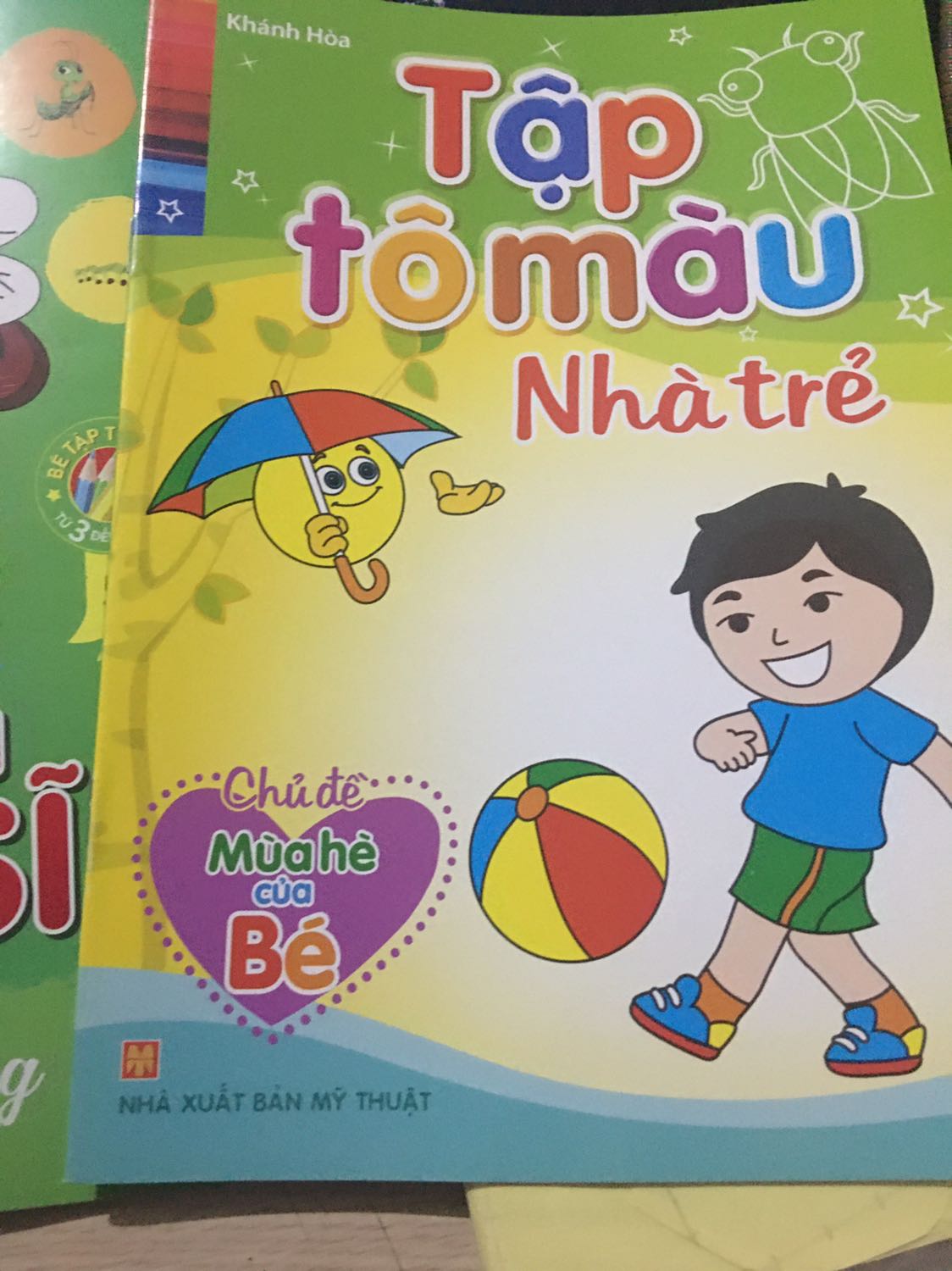 Mua rất nhiều về, bọn trẻ rất thích ham lắm, tranh nhau rùi vẽ tối ngày