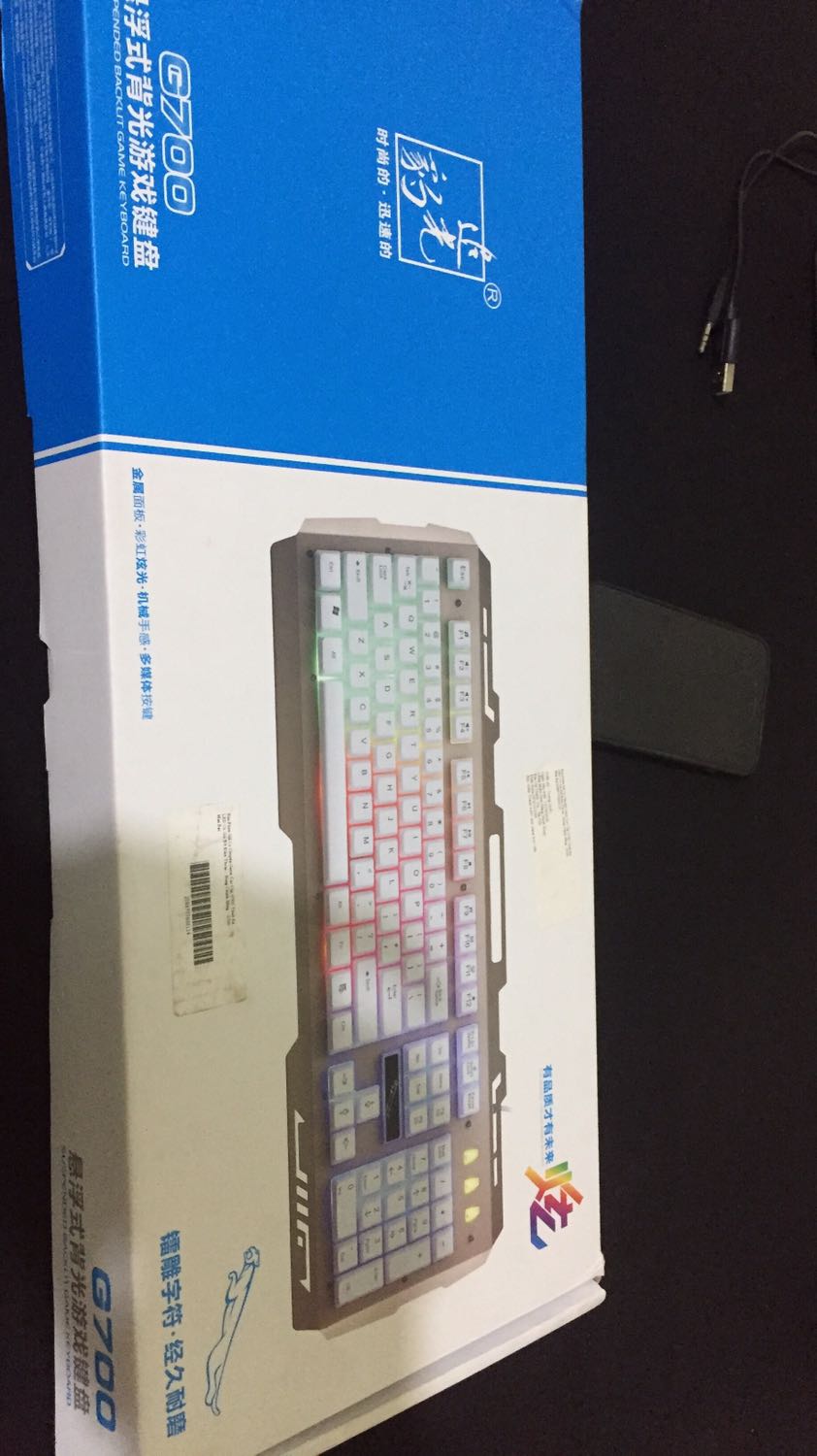 Cắm bàn phím chập chờn không vào máy. Shiper giao đêns chưa kịp tét