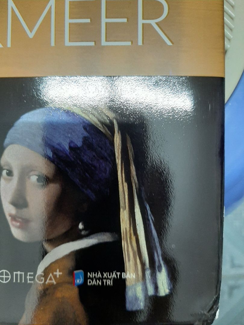 Tiki giao hàng nhanh, giá cả hợp lý, tuy nhiên sách mình nhận được không có màng co, bìa sách bị cong ở mép, áo sách bị sờn, giống như là sách đã qua sử dụng. Mình mong chờ sẽ nhận được 1 cuốn sách đẹp lung linh nên hơi thất vọng