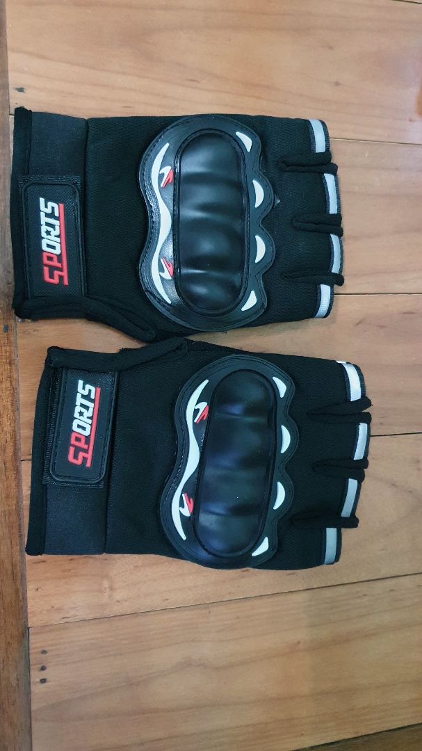 sao lại nhận được ngắn tay vậy , chán quá mua dài tay mà giao hàng này