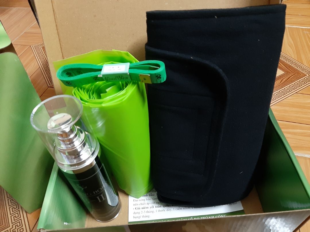 + Hàng có tem của Slimming Care VN.
+ Trong hộp có đủ đồ trừ nilong quấn khác hình ảnh mô tả, cái này cần tiki giải thích.
+ Đai quấn hơi bẩn (ko rõ do gia công hay hàng gì...) - dùng lên nhiệt OK.

PS: mua tặng G..