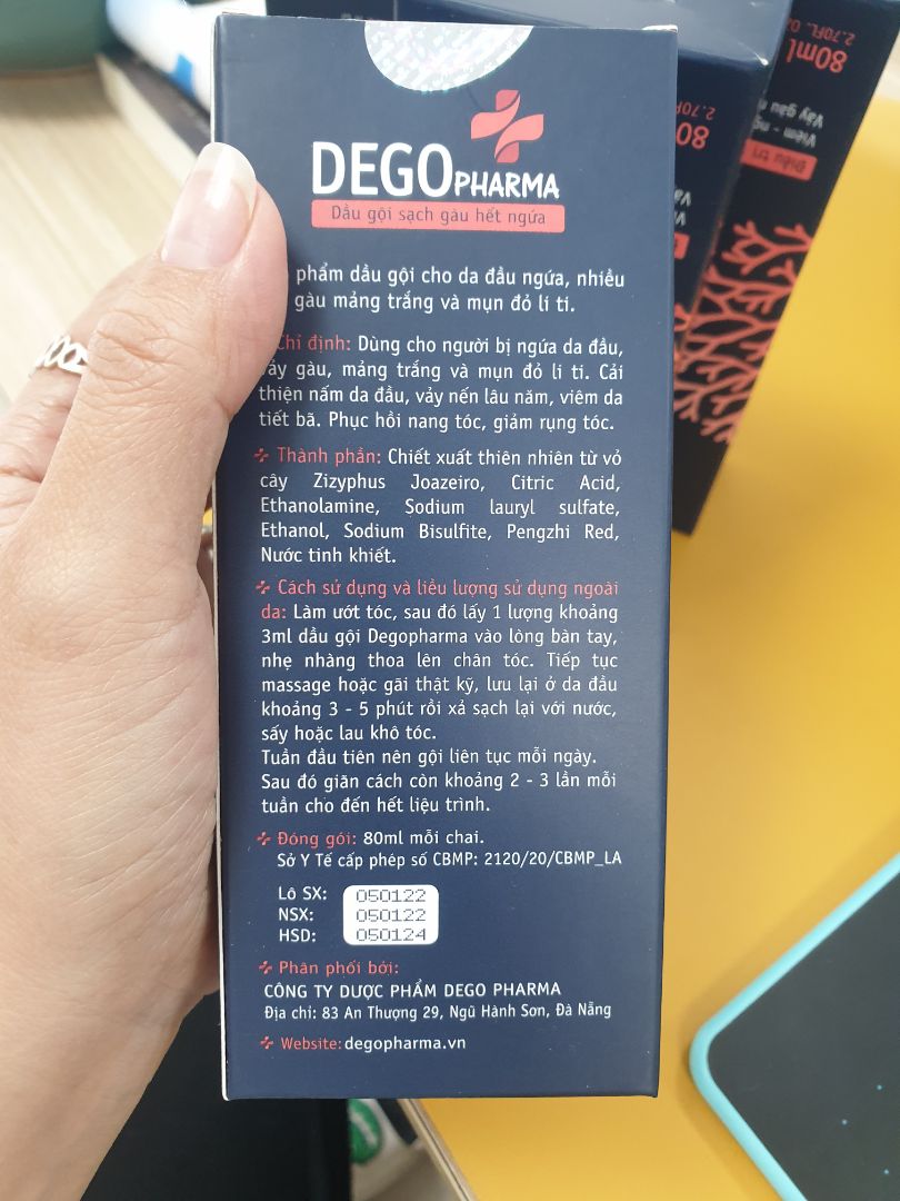 dầu gội mát da đầu, riêng với mình thì hoàn toàn hết ngứa( trước mình hơi bị sần 2 bên mai tóc gây ngứa nhưng dùng 2 lần là hết luôn) tự tin hẳn, cám ơn hãng dầu gội VN chất lượng cao. giá hơi chát nhưng xài mấy loại khác vẫn ko hết nên chắc tiền nào của đó.