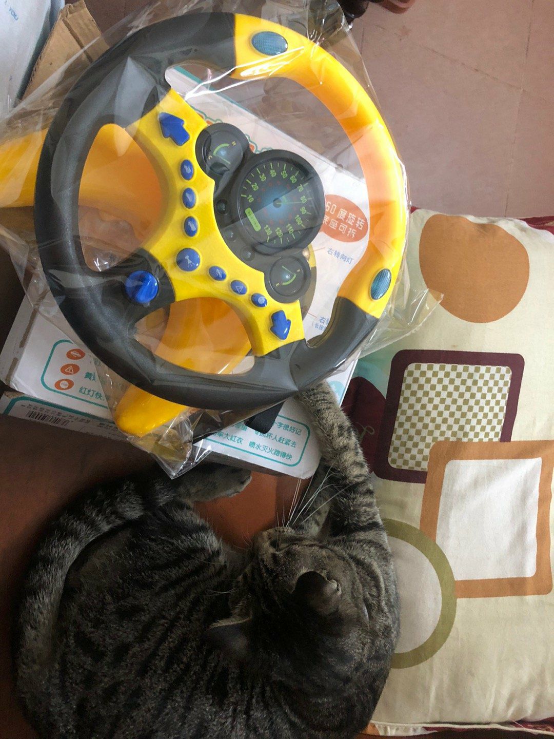 Vô lăng rất vừa với bé nhà mình! Lắp vào bé thích lắm! Mua giảm giá được rẻ chim ưng lắm ! Cảm ơn shop nhé ạ