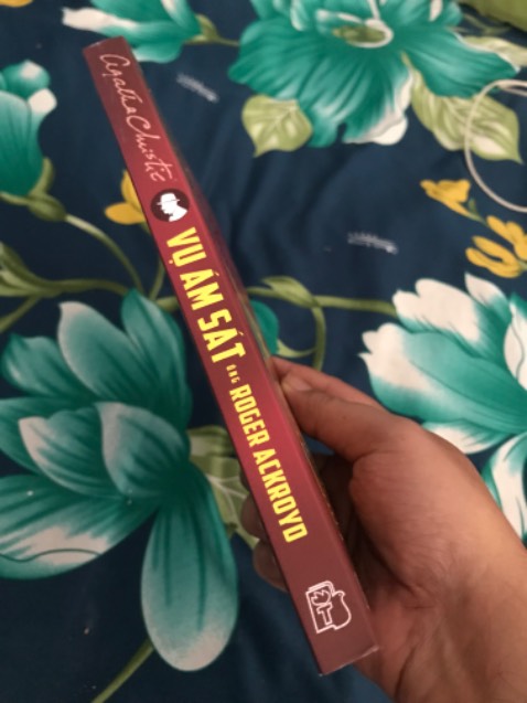 Một cuốn sách trinh thám cổ điển xuất sắc của Agatha Christie với một cú Plot Twist siêu bất ngờ khiến các mọt trinh thám của nhiều thế hệ ngất ngây. Không nghi ngờ gì nữa, đây là 1 cuốn sách hay, thú vị và rất đáng có mặt trong kệ sách của mọi người.

Cuốn sách nổi tiếng của một tác giả quá nổi tiếng. Hãy hưởng thụ nó ngay khi bạn cầm nó trên tay nhé. Chúc bạn có một trải nghiệm đọc tuyệt vời và đáng nhớ.

Đặt qua Tiki nhưng NXB Trẻ đóng gói. Sách mới nguyên seal, có xốp chống xốc, giao đúng hẹn, shipper lịch sự, thân thiện.