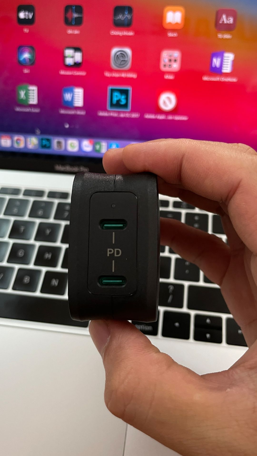 Hàng chuẩn đét, nhỏ gọn, có 2 cổng cắm