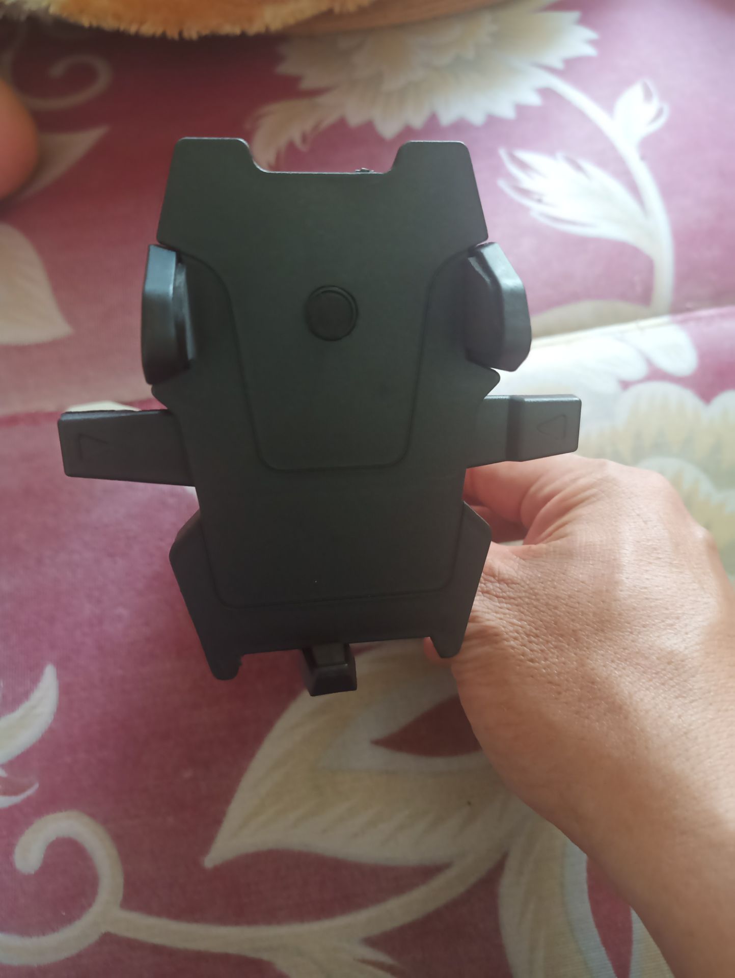 chân đế không được dính lắm, phải mua thêm miếng dính 2 mặt gắn vào