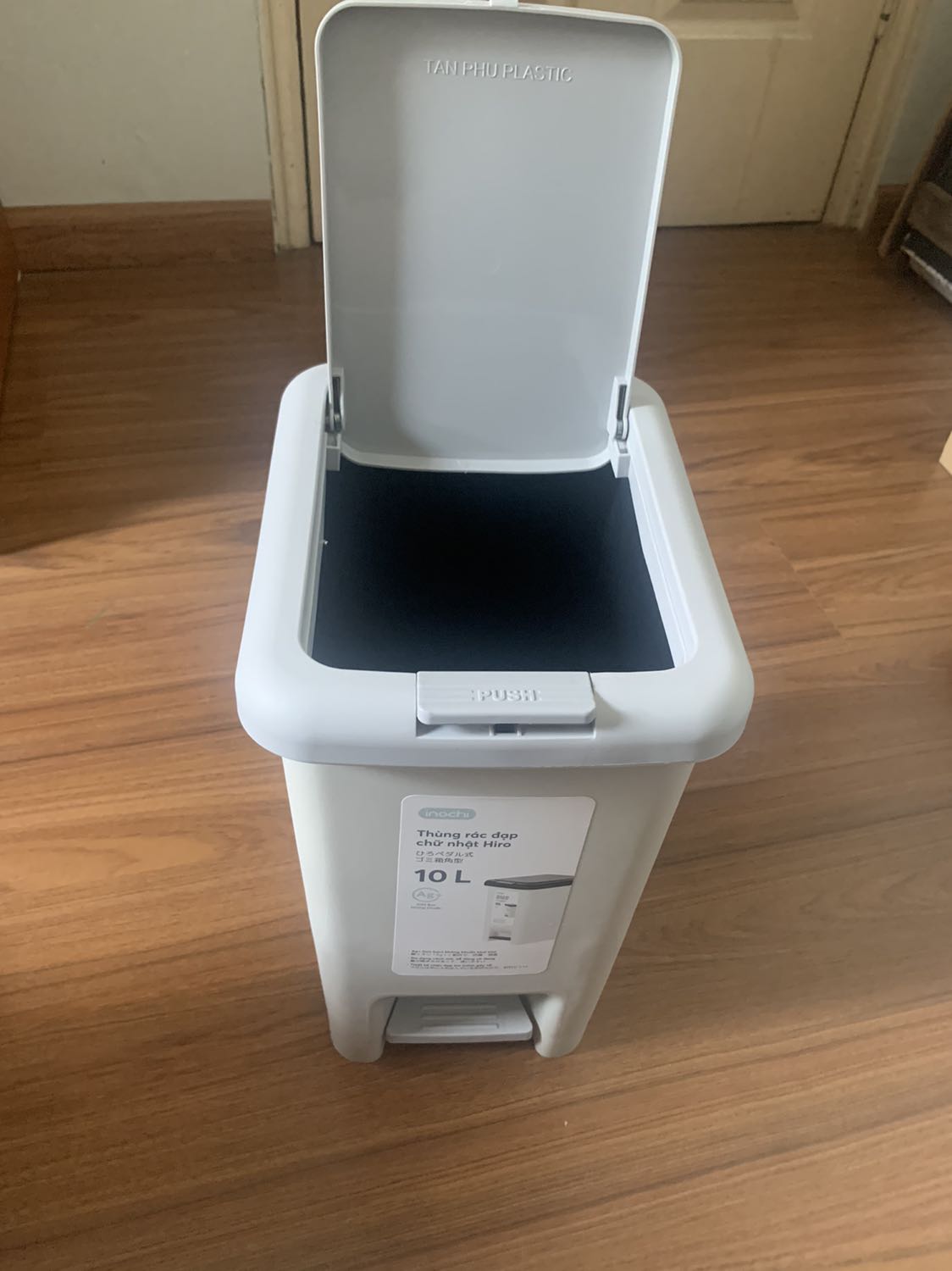 Thùng rác đẹp. Chất liệu nhựa tốt. Đóng gói vận chuyển cẩn thận. Mọi thứ đều rất ok. Giao hàng còn sớm hơn dự kiến. Mình rất ưng sản phẩm của shop