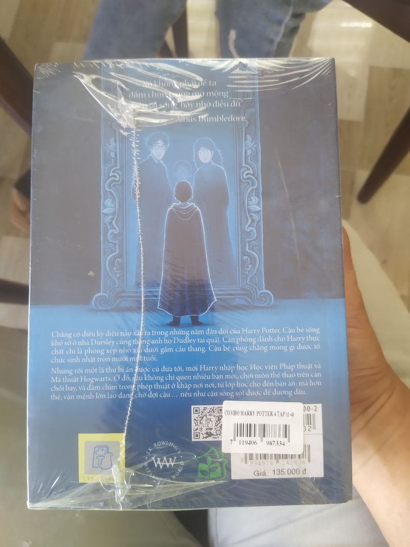 Sách mới nguyên, mình mua lúc sale nên hài lòng, mình còn mua sale lẻ thêm cuốn 5, cuốn 6 nhưng tổng hợp lại  sách in tới 3 lần khác nhau, haha