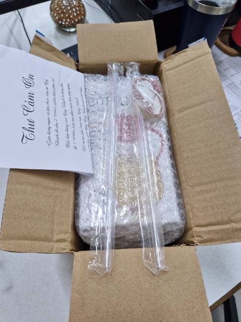 Trong suốt, dễ sử dụng. Tặng thêm cái dây cột tóc dễ thương